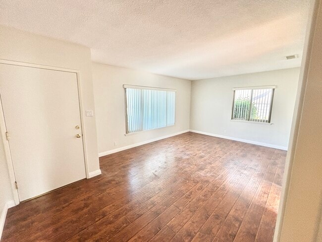 Building Photo - 18007 Jersey Ave