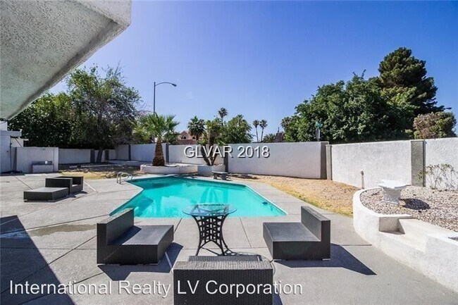 Foto del edificio - 5 br, 3 bath House - 4645 Plaza Pecos Drive