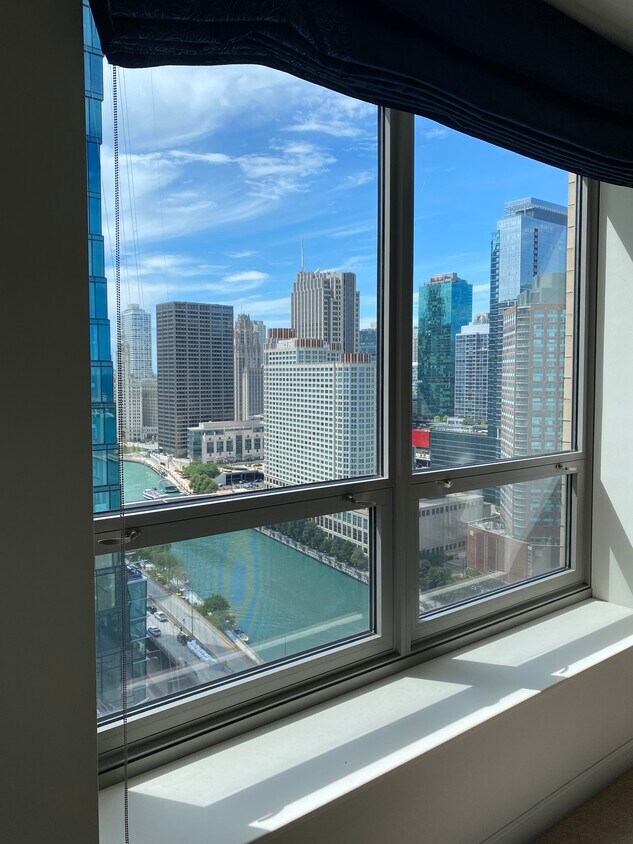 Foto principal - 420 E Waterside Dr