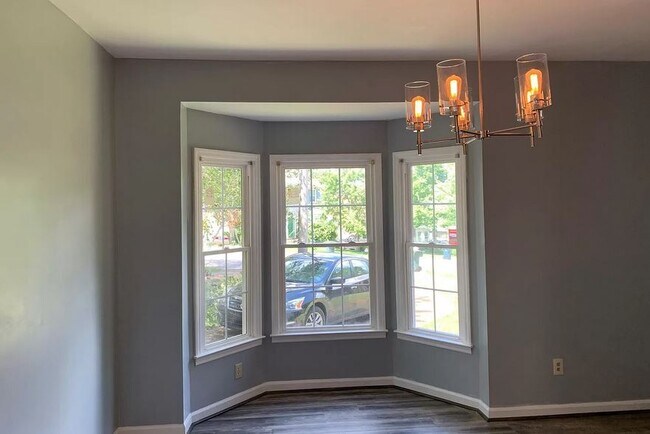 Foto del edificio - 315 Woodlark Ct