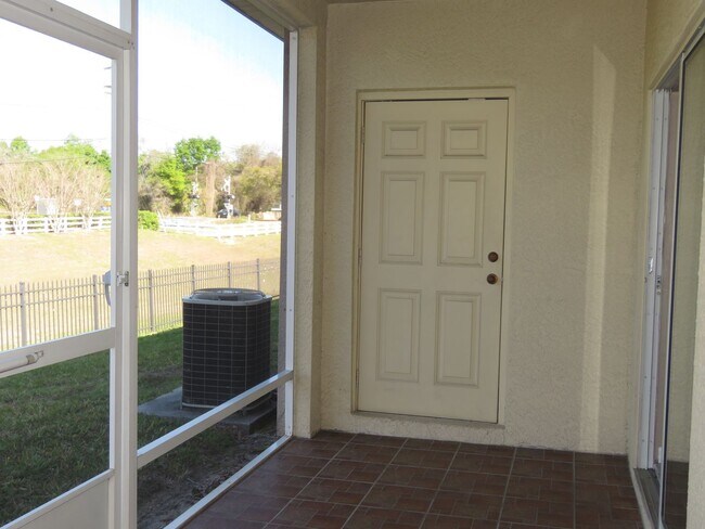 Building Photo - Townhouse 3Bed 2.5 bath Avail June 6th, 2025