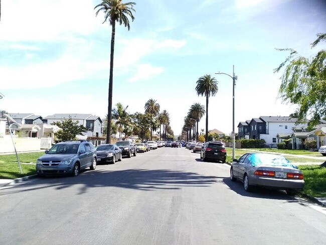 Foto del edificio - 4057 S Raymond Ave