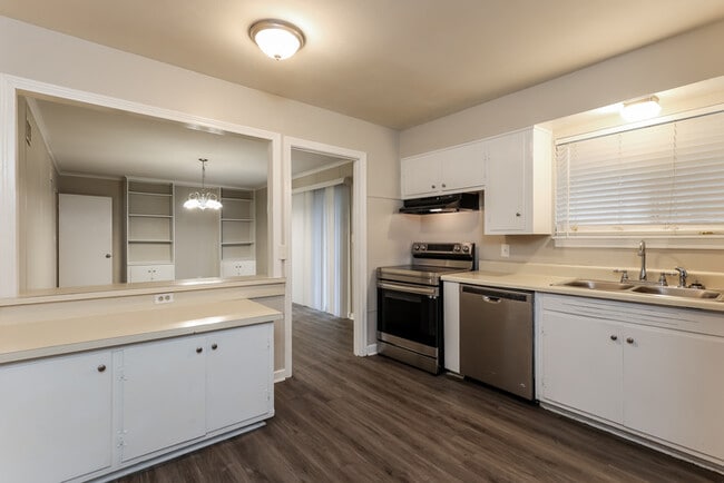 Foto del edificio - 5544 Wayneland Dr