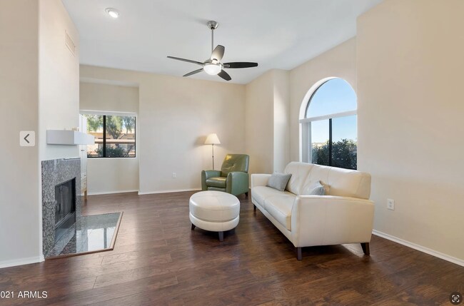 Foto del edificio - 16354 E Palisades Blvd