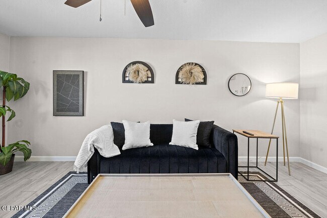 Foto del edificio - 7441 Alameda Ave