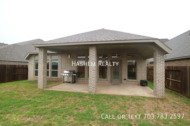Foto del edificio - Gorgeous 3 Bedroom 3 Bath Move In Ready!