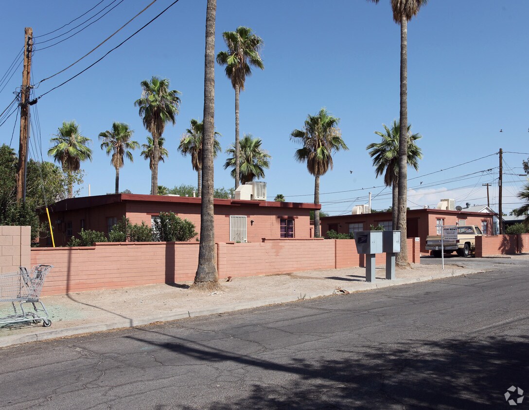 Primary Photo - 2514 N Geronimo Ave