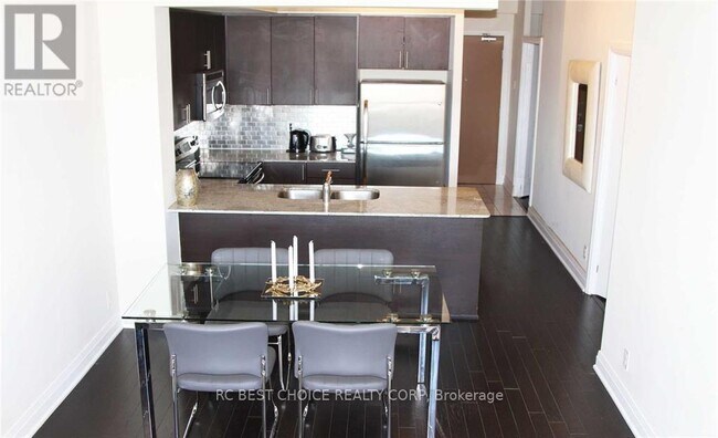 Photo du bâtiment - 520 Steeles Ave W