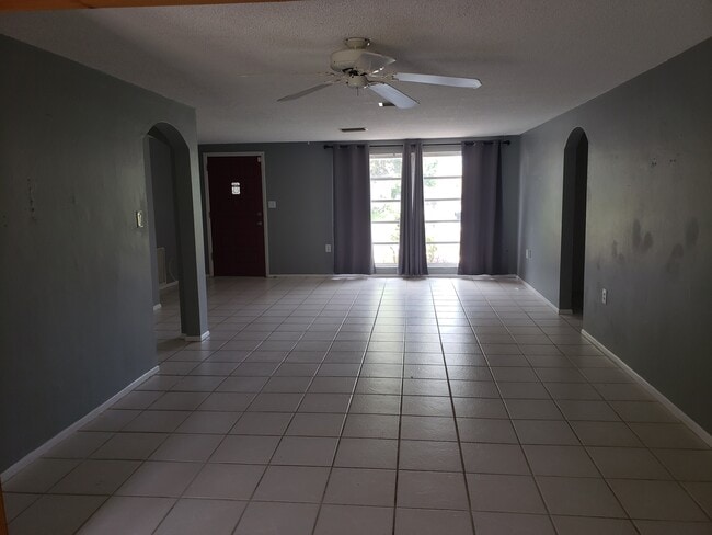 Building Photo - 10030 Glen Moor Ln