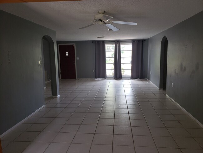 Foto del edificio - 10030 Glen Moor Ln