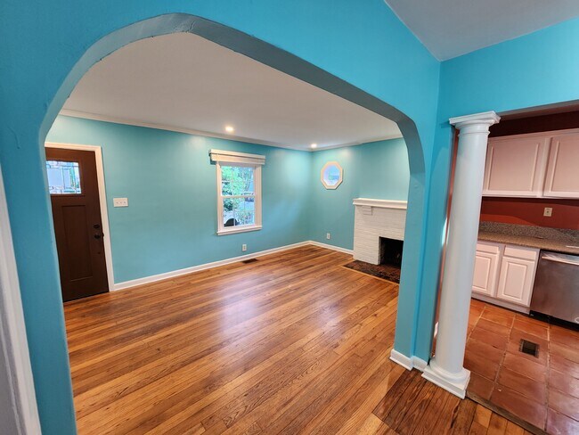Building Photo - 1288 Oak Grove Ave SE