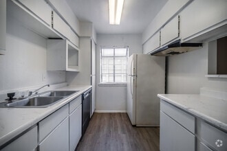 Interior Photo - Forest Pointe