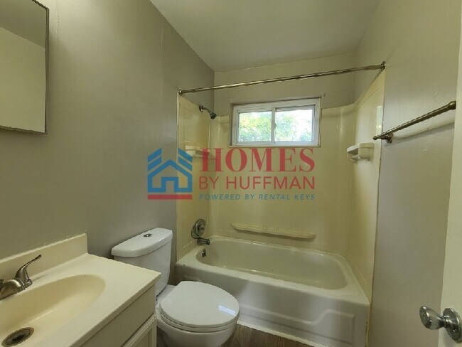 Building Photo - One Bedroom Apartment | Boonville