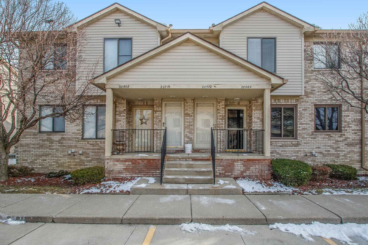 20964 Flora St Unit 026, Roseville, MI 48066 Condo for Rent in