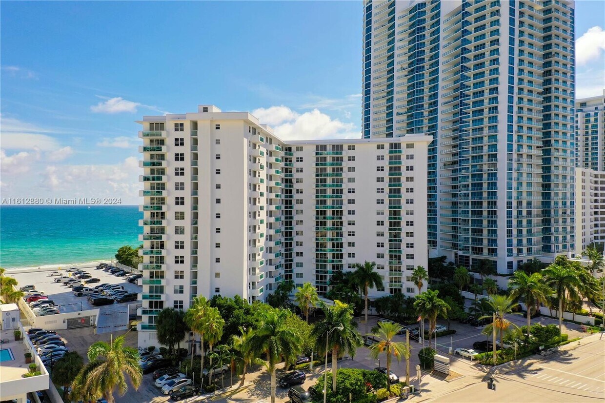 Primary Photo - 3001 S Ocean Dr