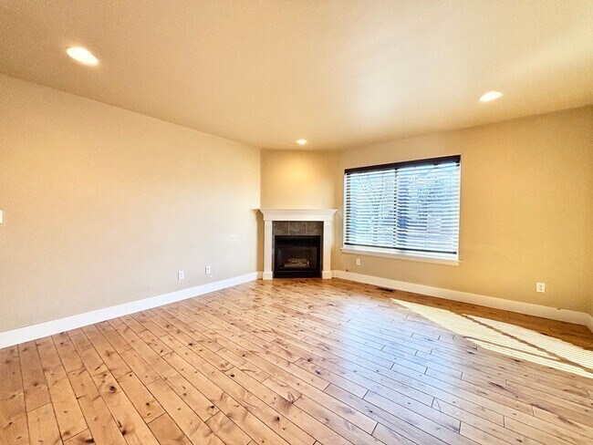 Foto del edificio - 3 Bedroom 2 1/2 Bath in Bozeman