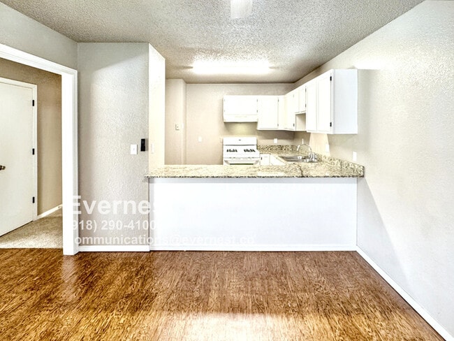 Building Photo - Comfortable 3-Bedroom Home with Prime Acce...