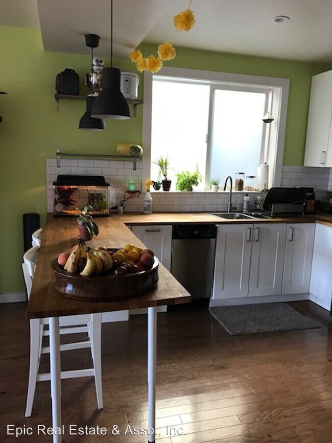 Foto del edificio - 1447 Newcomb Ave