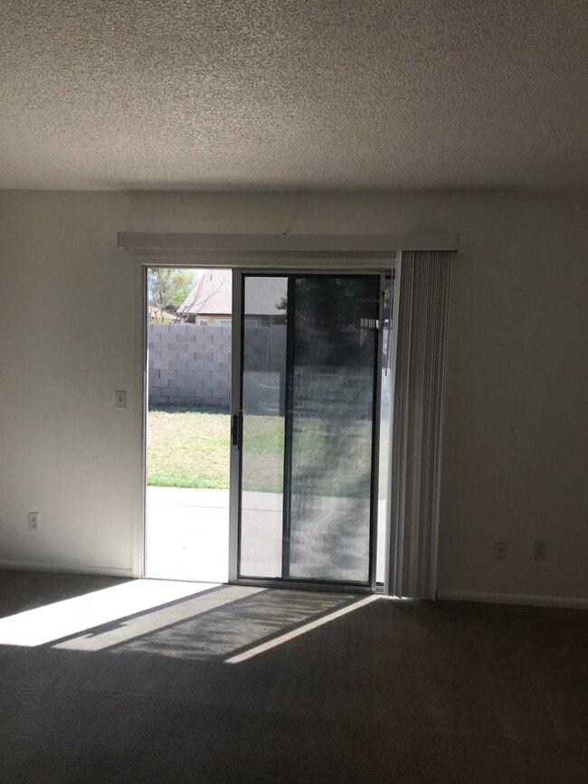 Building Photo - Nice 3 bedroom, 2 bath home in great Chand...