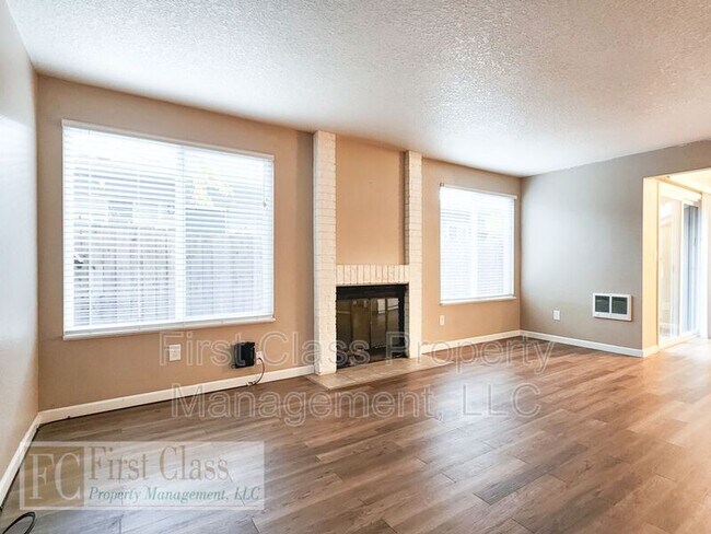 Building Photo - 4323 SE 37th Ave