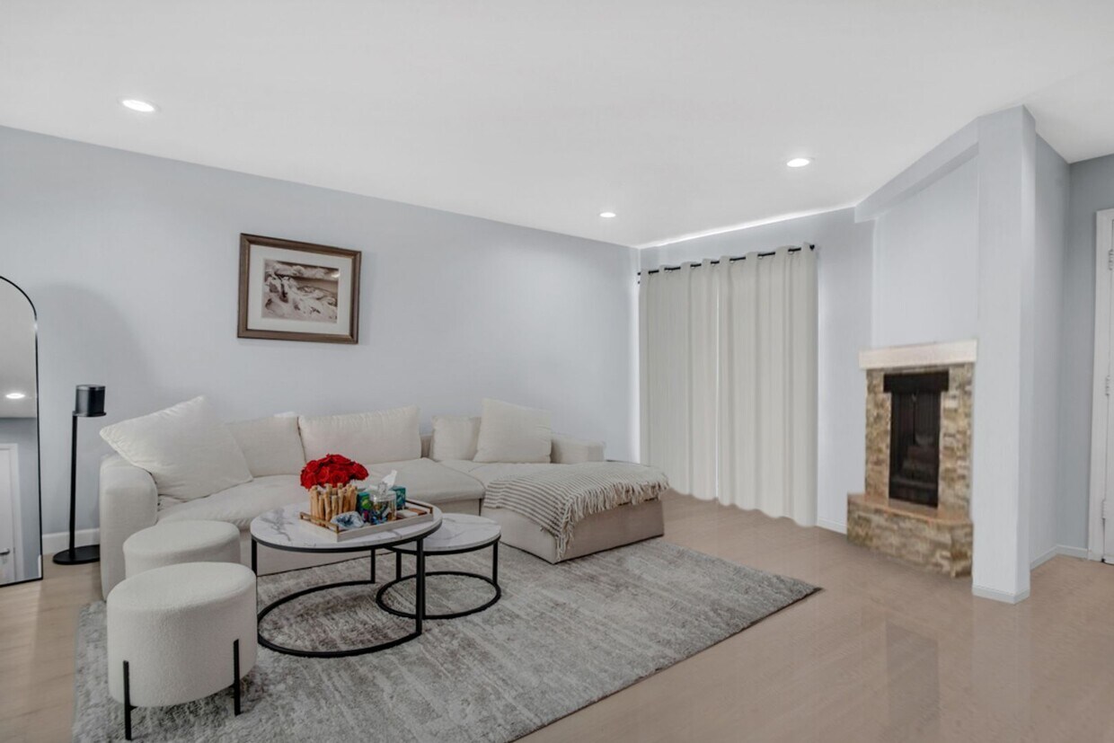 Foto principal - Remodeled Townhome in Sherman Oaks!