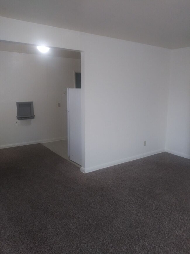 Building Photo - 1bed 1 bath Duplex