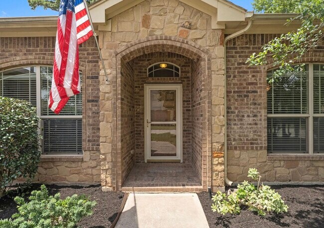Foto del edificio - 12822 Lakeshore Dr