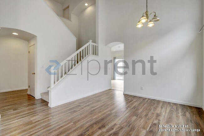 Building Photo - Unit