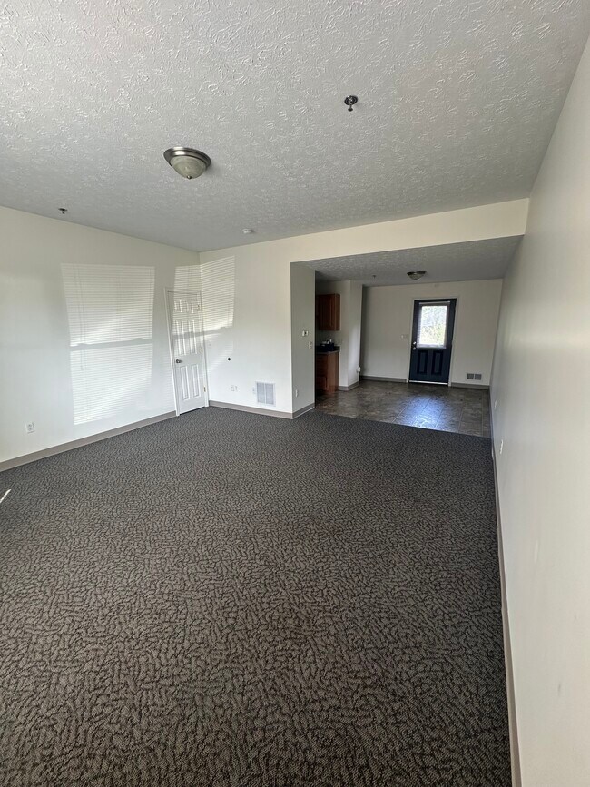 Building Photo - 1013 Residence Dr