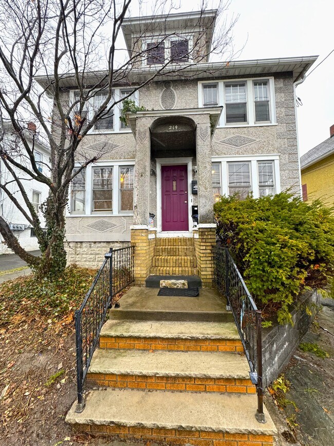 Building Photo - 214 Oak Hill Ave