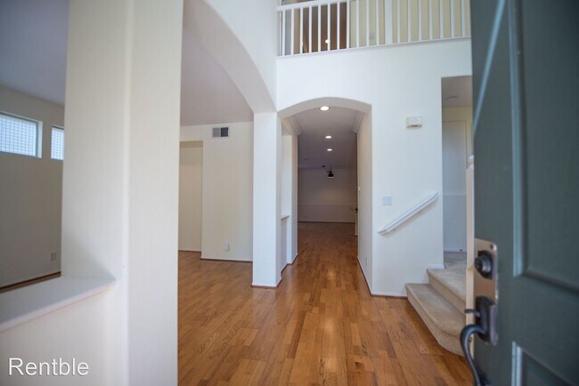 Building Photo - 3 br, 2.5 bath House - 24 Apple Valley