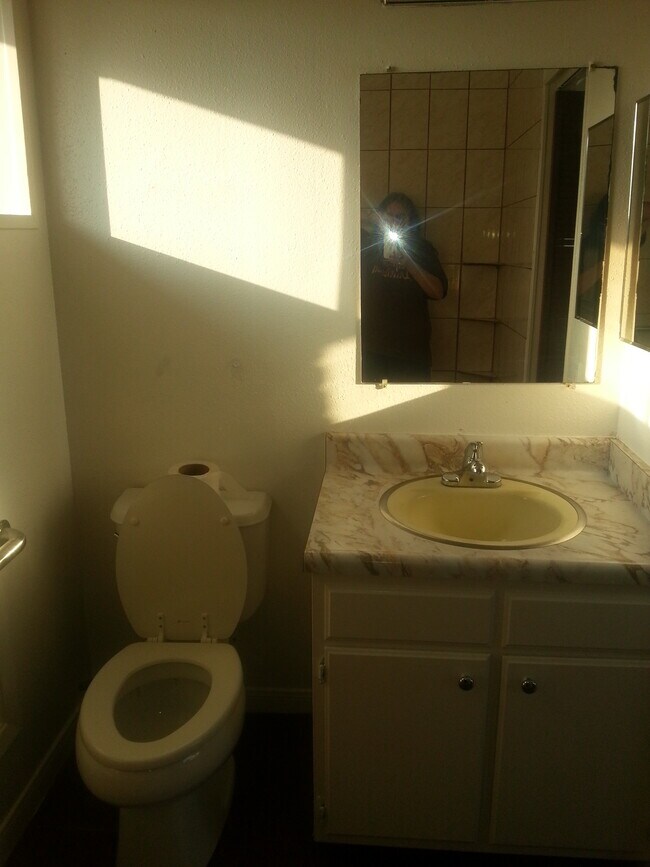 Building Photo - 503 Demya Dr