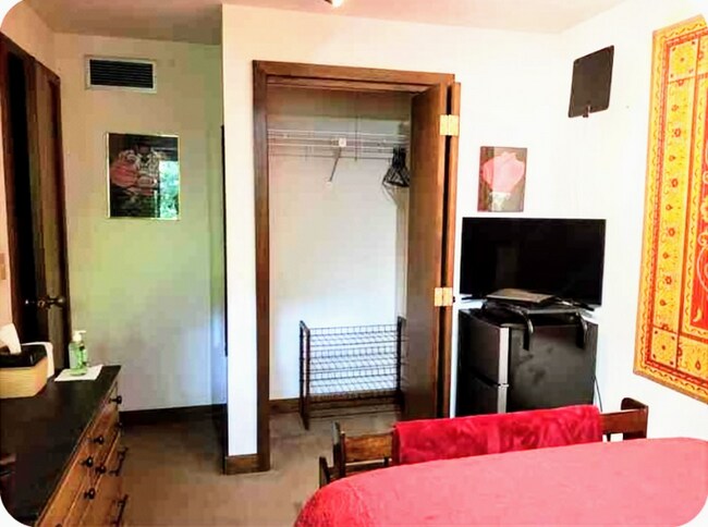 Foto del edificio - 892 N State Rd 149