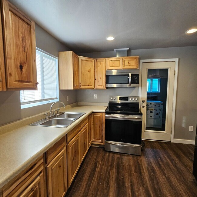 Building Photo - 2-Bedroom Charmer with Bonus Studio & Gara...