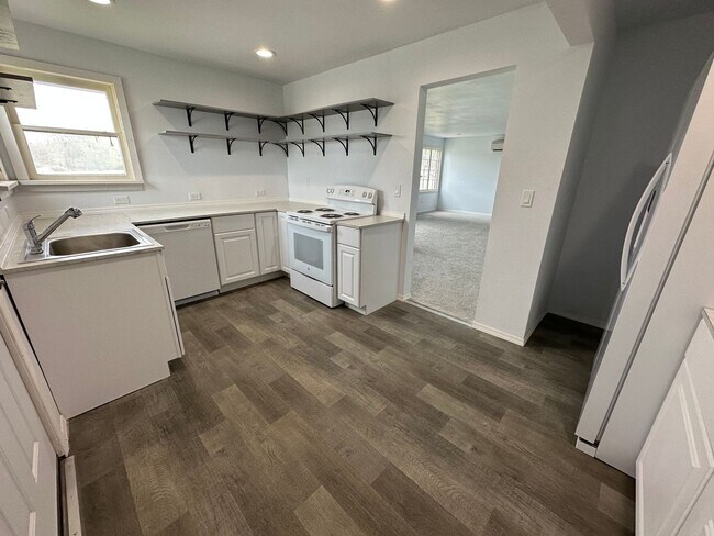 Foto del edificio - 3 Bed, 1 Bath Home for Rent-$1800