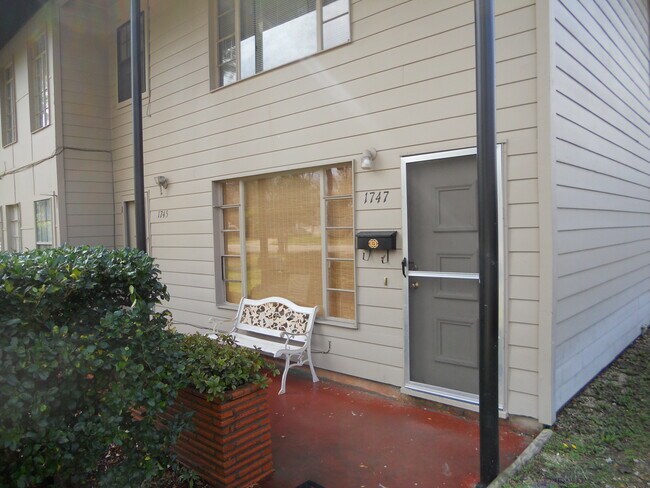 Building Photo - 1747 W Lucas Dr