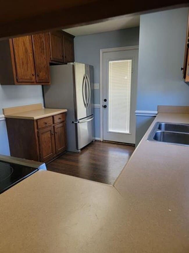 Building Photo - Modern Oasis with All the Amenities – Your...