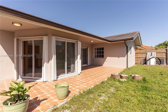 Foto del edificio - 15881 SW 139th Ave