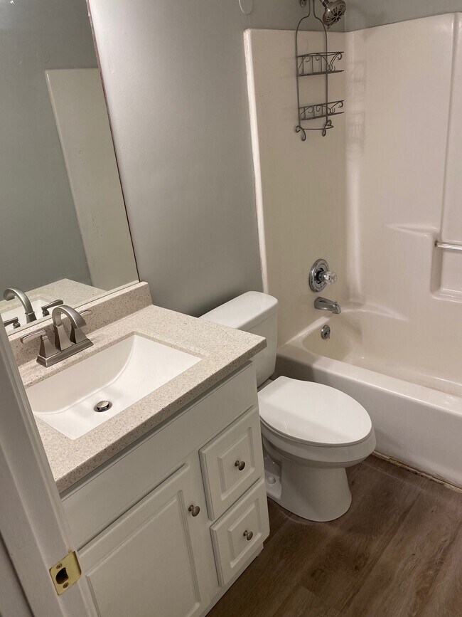 Upstairs Bath - 448 Faculty Ct