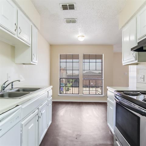 Foto del edificio - 8133 Foxfire Ln