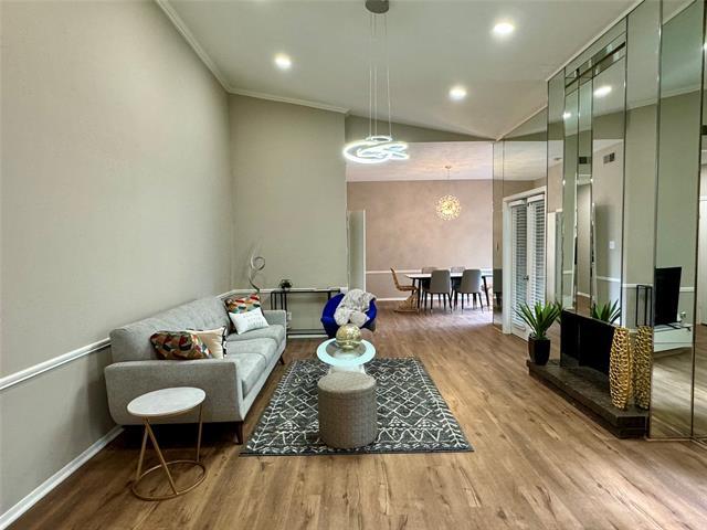 Building Photo - 10423 High Hollows Dr