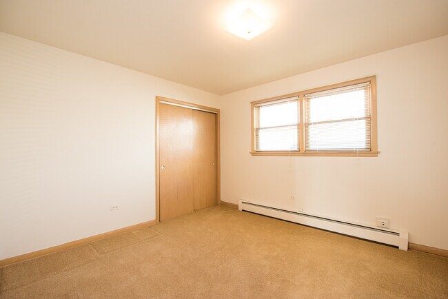Building Photo - 2424 N 77th Ct