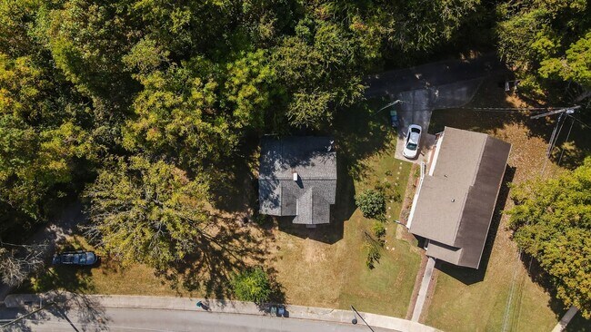 Foto del edificio - 621 Park Cir