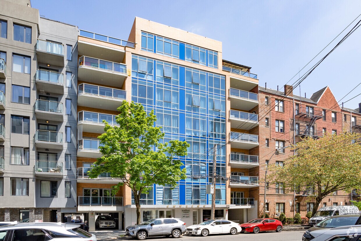 Building Photo - 1679 E 19th St