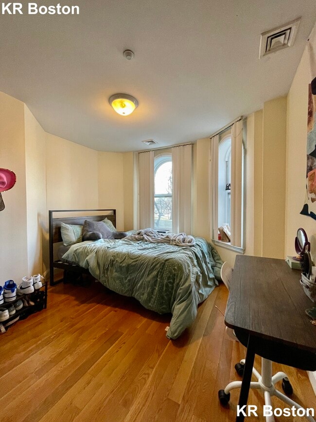 Building Photo - 82 Westland Ave