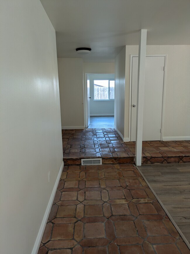Building Photo - 12876 Calle De Las Rosas