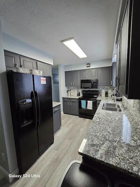 Building Photo - 25 Dodder Ln SW