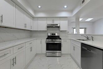 Building Photo - 806 Spinnaker Ct