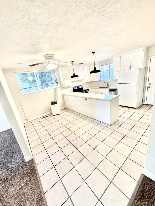 Building Photo - 2564 S 700 E