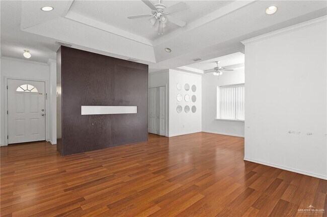 Foto del edificio - 1530 W Hall Acres Rd